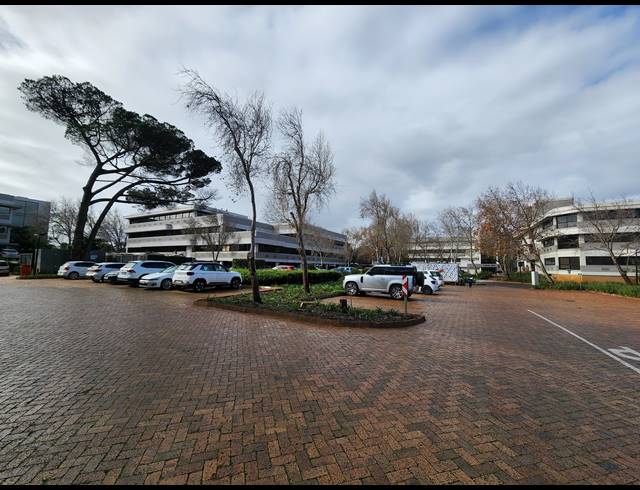 324M² OFFICE TO LET IN PINELANDS